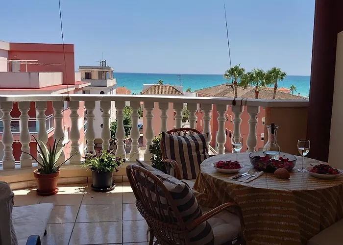 Apto. Con Wifi, Piscina, Vistas Al Mar Y Parking.