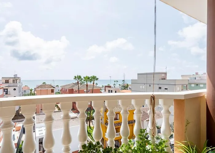Apto. Con Wifi, Piscina, Vistas Al Mar Y Parking.