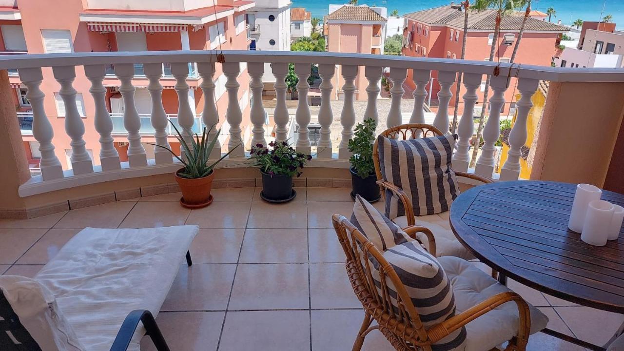 Apto. Con Wifi, Piscina, Vistas Al Mar Y Parking.