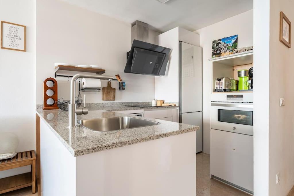 Apartament Apto. Con Wifi, Piscina, Vistas Al Mar Y Parking. *