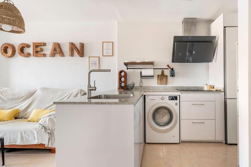 Apto. Con Wifi, Piscina, Vistas Al Mar Y Parking. Apartament