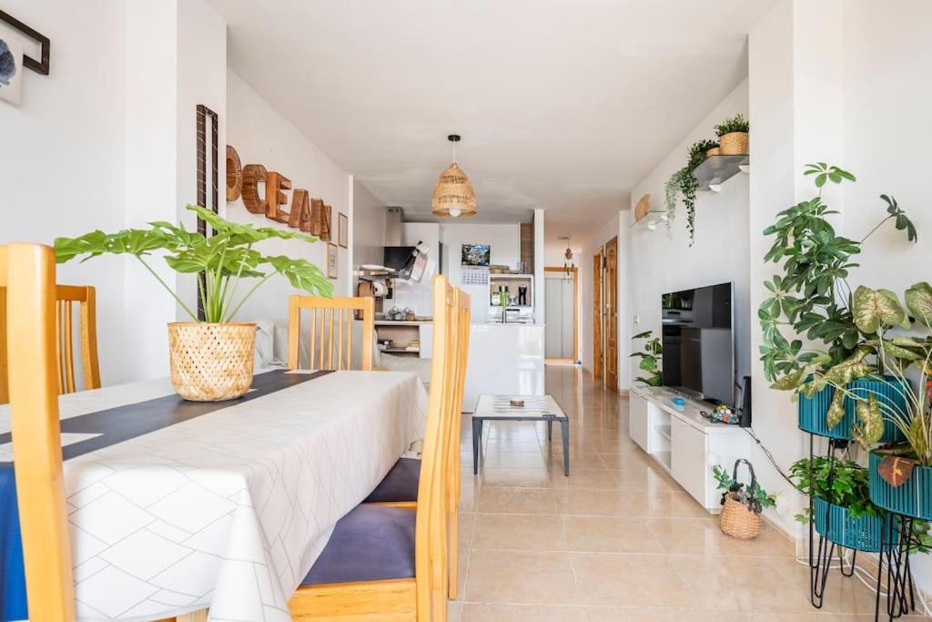 Apto. Con Wifi, Piscina, Vistas Al Mar Y Parking. Apartment *